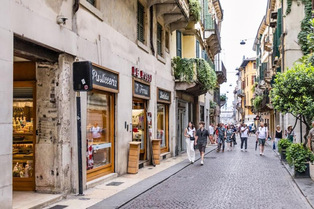 Residenza Angels @Piazzadelleerbe Leilighet Verona Eksteriør bilde