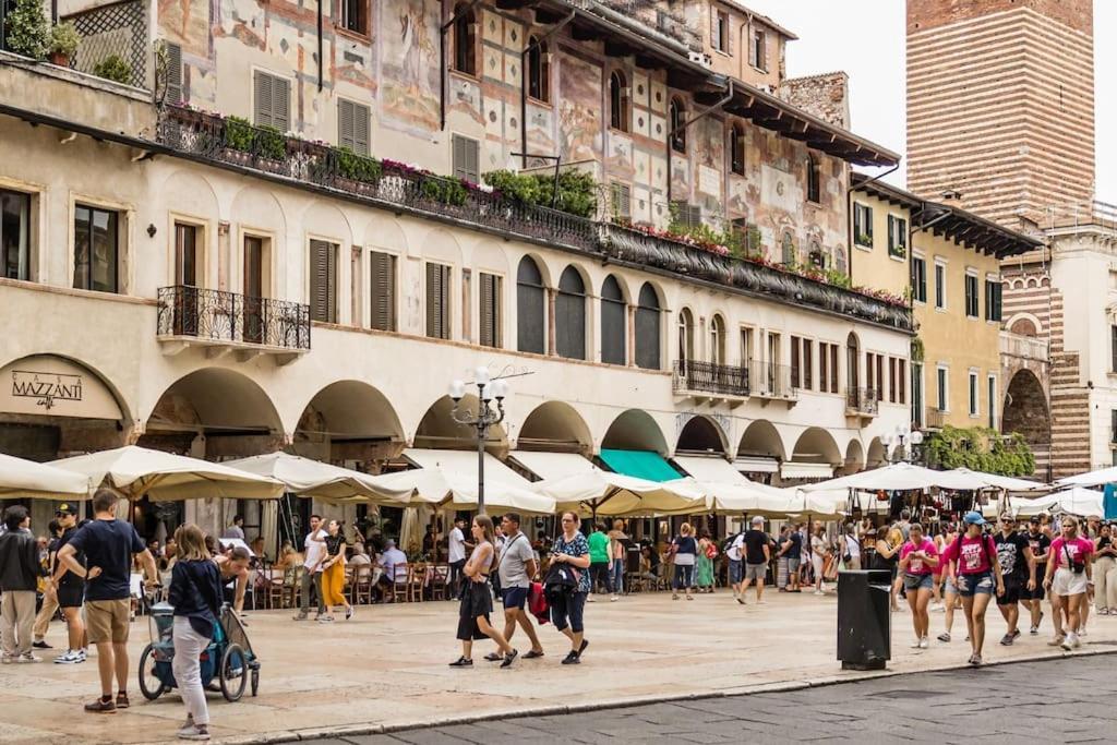 Residenza Angels @Piazzadelleerbe Leilighet Verona Eksteriør bilde